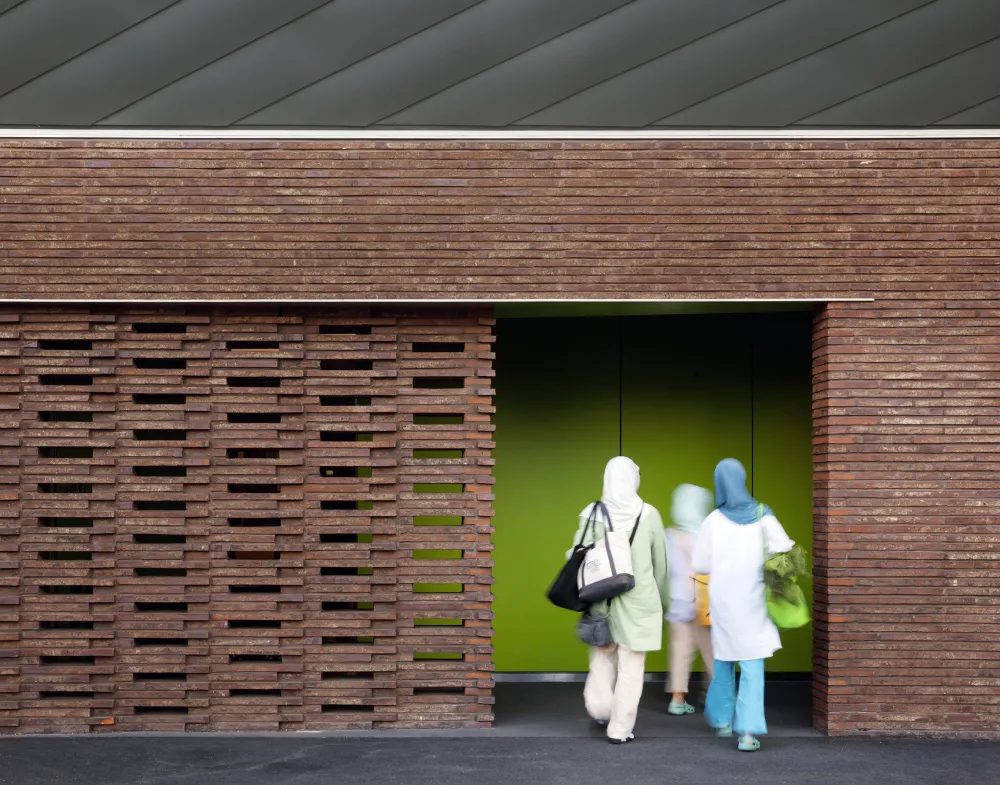 Three individuals walking into the Brooklyn Botanic Garden