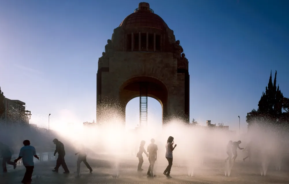 Children playing in water fountains in the Plaza de Republica