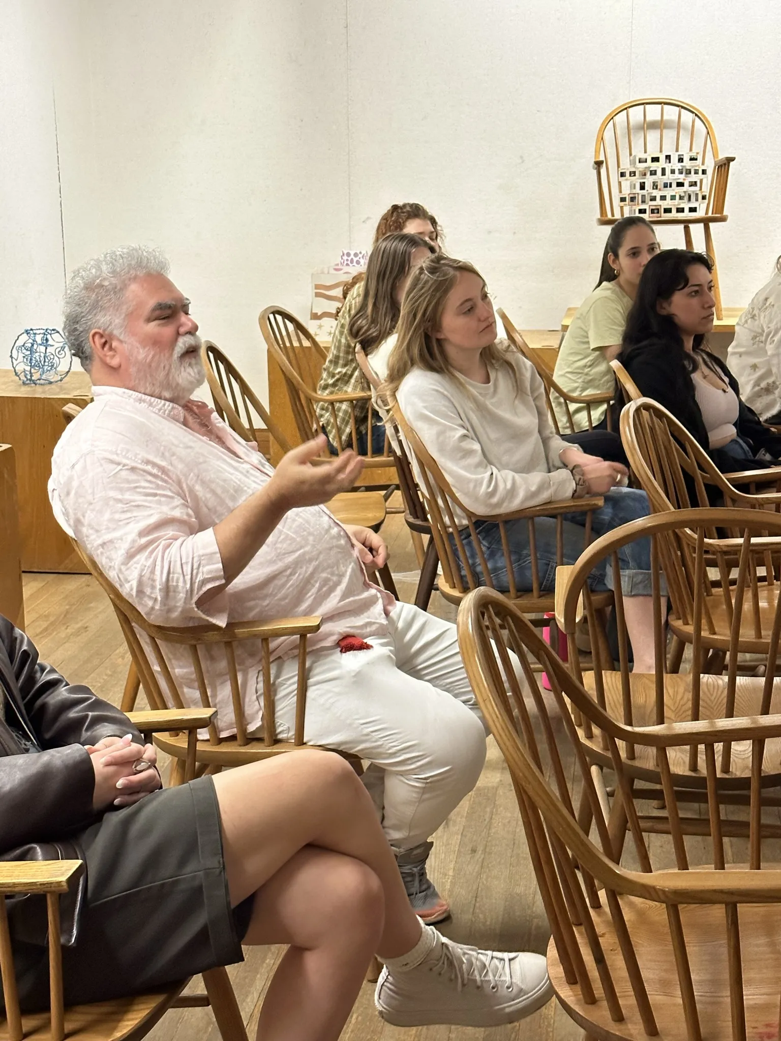 Jorge Pardo responding to the students' presentation of work