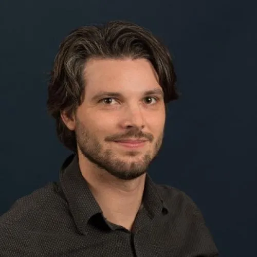 Jonathan Lowell Headshot