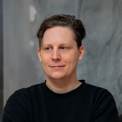 Hans Tursack Headshot