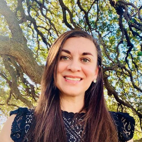 Photo of kelly thurmond posing under a tree