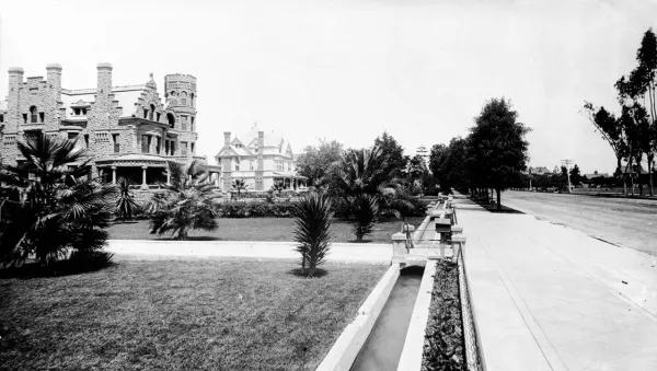 Street lateral, Figueroa Street, Los Angeles, c. 1900