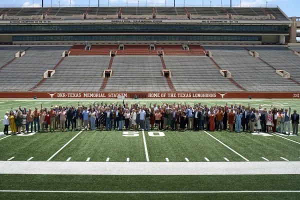 Longhorn 100 group shot