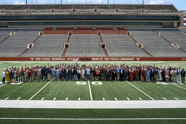 Longhorn 100 group shot