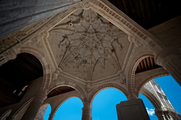 The open chapel at Teposcolula, built in the second half of the sixteenth century, is the outcome of a unique combination between monumentality and experimentation.