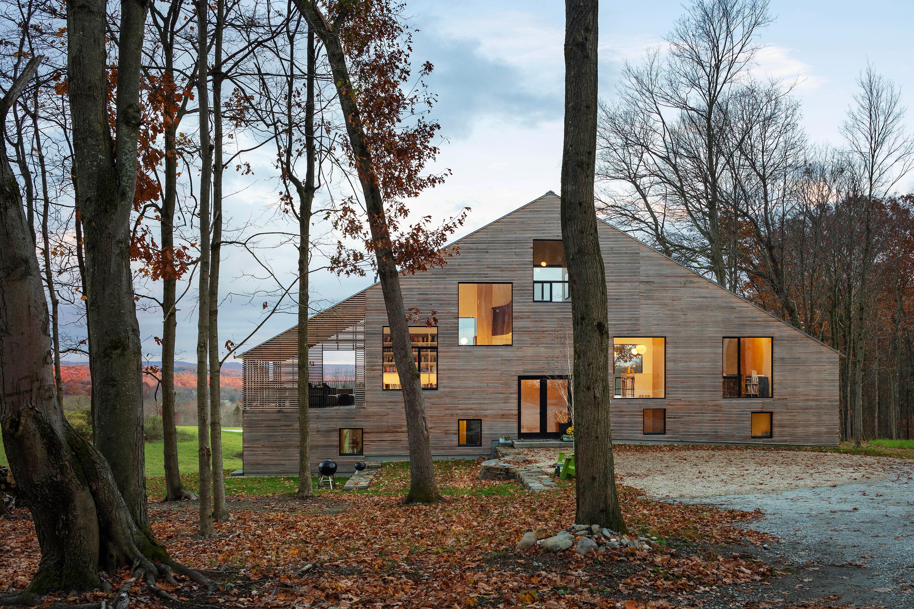 House between a forecst and a field