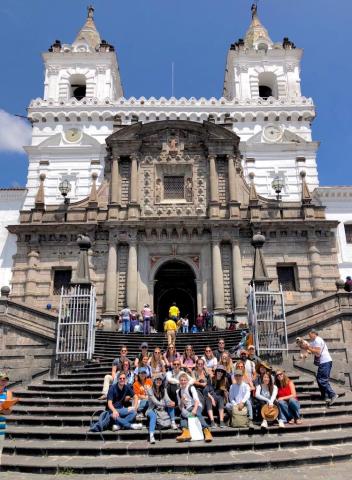 Students in front of a historic building in Mexico